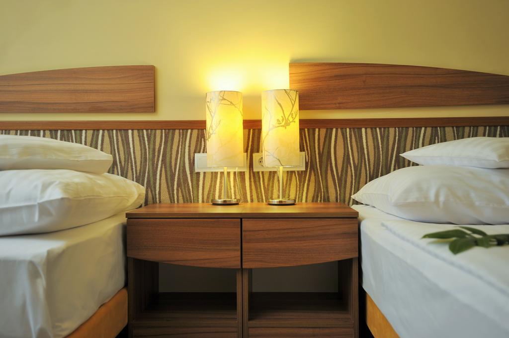 Park Hotel Gyula Eksteriør billede